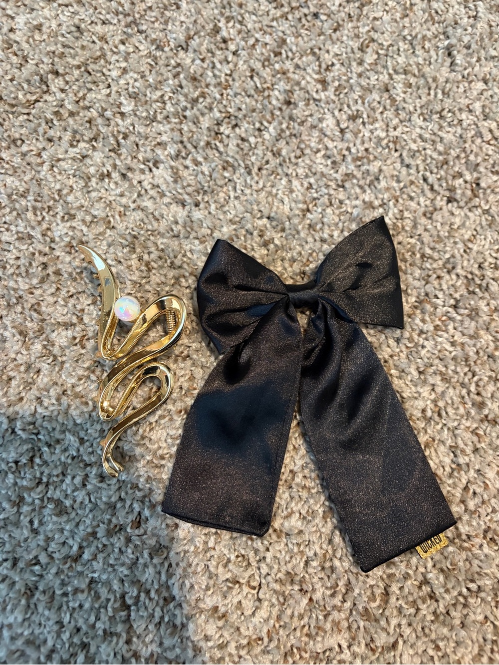 Scunci wicked Glinda hair claw and elphaba bow